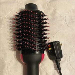 Revlon 3 in 1 hairdryer and volumizer. RVD5222
(A012)